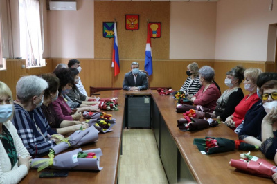Представительниц общественности Уссурийска поздравили с Международным женским днем