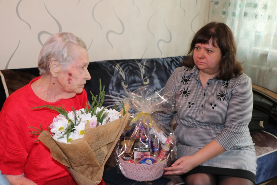 С 95-летними юбилеями поздравили женщин ветеранов Великой Отечественной войны в Уссурийске
